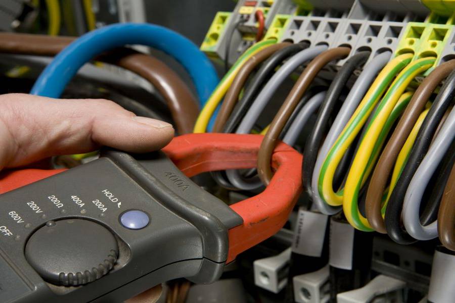 Montaje y mantenimiento de instalaciones eléctricas de baja tensión (ELEE0109) (Carnet Electricista).